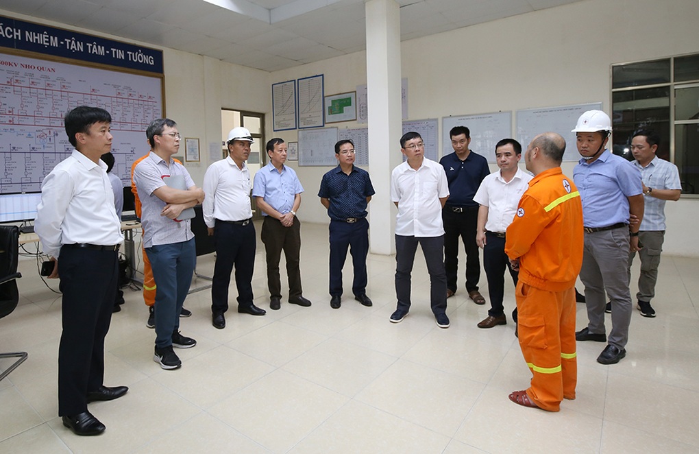 Giữ vững trục truyền tải 500kV Bắc - Nam, đảm bảo điện cho miền Bắc - 3 Giữ vững trục truyền tải 500kV Bắc - Nam, đảm bảo điện cho miền Bắc - 3