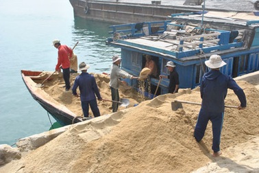 Biển “nuốt” gần một nửa diện tích đất trên đảo Lý Sơn