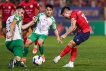 HLV Polking không muốn Quang Hải thi đấu ở trận gặp Man Utd