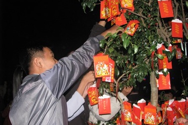 Đổ xô đi xin lộc, xin xăm đầu năm