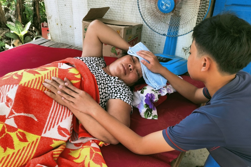 Người chồng đêm đêm đi bắt chuột kiếm tiền chữa bệnh cho vợ - 4 Người chồng đêm đêm đi bắt chuột kiếm tiền chữa bệnh cho vợ - 4