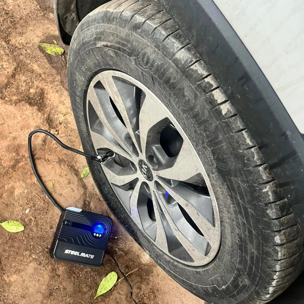 Hàng chục ô tô đỗ trên vỉa hè ở Hà Nội bị rạch lốp trong đêm - 3 Hàng chục ô tô đỗ trên vỉa hè ở Hà Nội bị rạch lốp trong đêm - 3