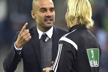 Thô lỗ với trọng tài nữ, Pep Guardiola sắp lĩnh án phạt