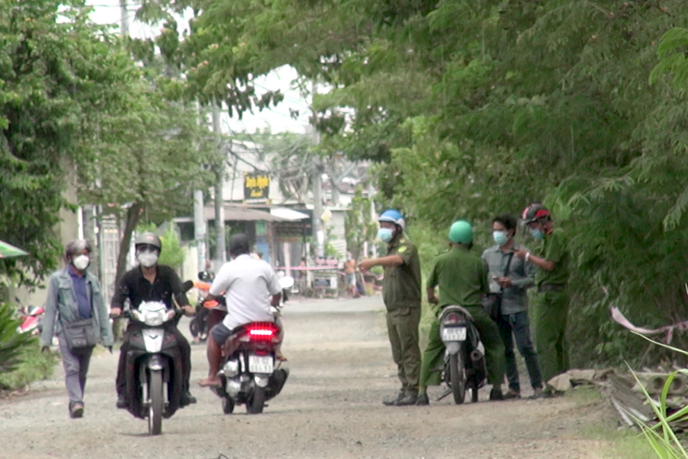 Nhóm thanh niên đuổi nhau bằng xe máy, một người lao xuống kênh tử vong - 1 Nhóm thanh niên đuổi nhau bằng xe máy, một người lao xuống kênh tử vong - 1