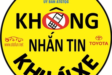Trao giải thiết kế nhãn dán giao thông “Không nhắn tin khi lái xe”...