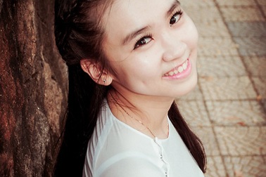 Miss Teen Ngọc Trâm má lúm duyên dáng đón nắng hạ 