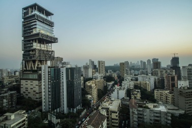 Bên trong dinh thự 27 tầng trị giá 2 tỷ USD của gia tộc giàu nhất Ấn Độ