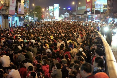 Càng gặp nhiều bất trắc, người ta càng đổ xô đi dâng sao - giải hạn?