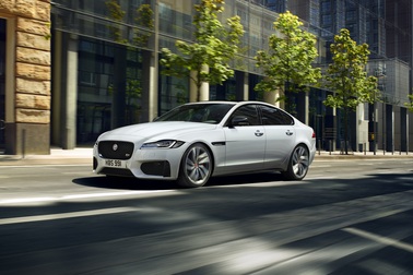 Hỗ trợ 100% phí trước bạ và 1 năm bảo hiểm khi mua xe Jaguar XF