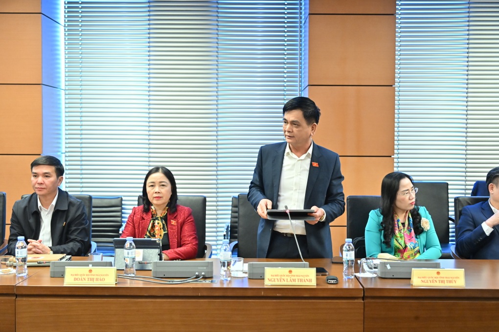 Nghe ca sĩ hát không biết thật hay AI, cần gắn nhãn sản phẩm do AI tạo ra - 2