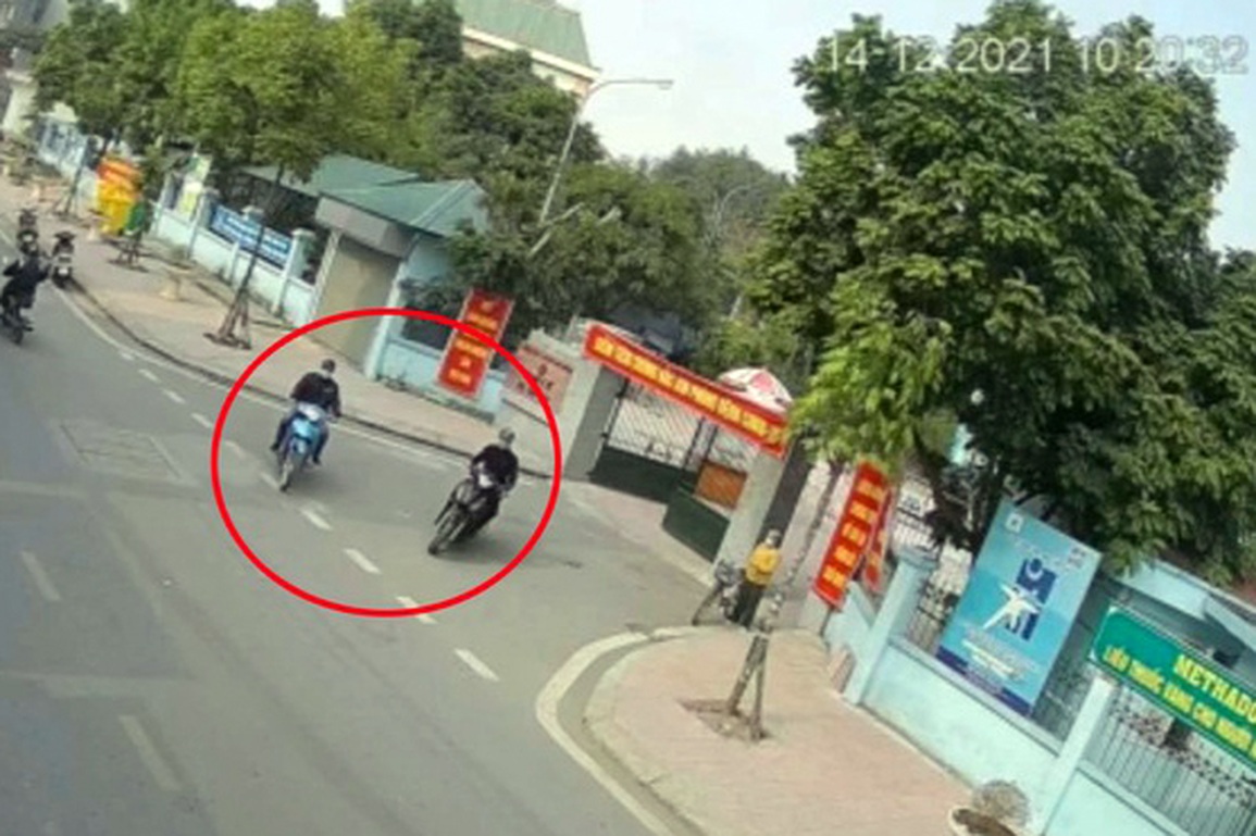 Hà Nội: Bắt giữ 2 tên trộm dùng dao chém công an, bỏ lại xe SH - 3 Hà Nội: Bắt giữ 2 tên trộm dùng dao chém công an, bỏ lại xe SH - 3