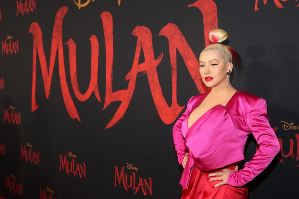 Cận cảnh gương mặt như tượng sáp của Christina Aguilera - 9 Cận cảnh gương mặt như tượng sáp của Christina Aguilera - 9