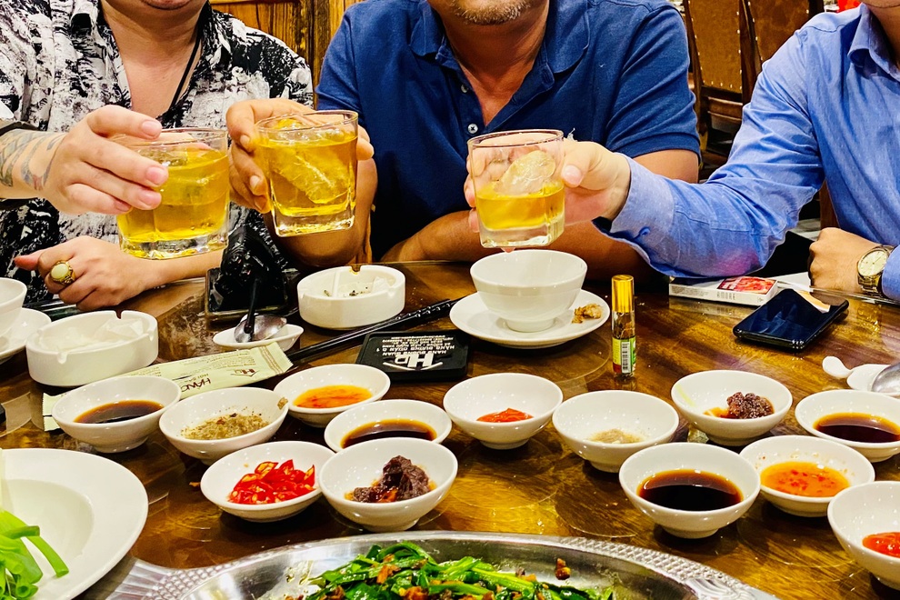 Chủ nhà hàng ở TPHCM kêu trời với đề xuất không mở máy lạnh, bán rượu bia - 1 Chủ nhà hàng ở TPHCM kêu trời với đề xuất không mở máy lạnh, bán rượu bia - 1