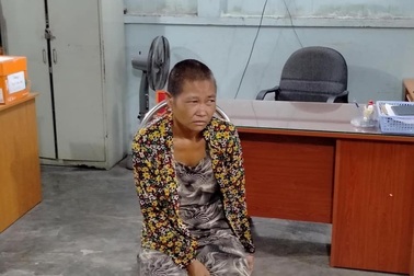 Em gái nghi đâm chết chị ruột