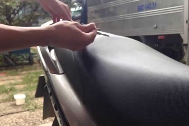 Để đồ trong cốp xe máy có an toàn?