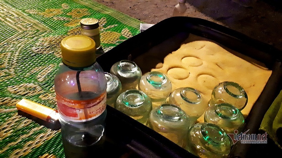 Phía sau những đêm trắng mát-xa cho khách bên vỉa hè Sài Gòn - 2 Phía sau những đêm trắng mát-xa cho khách bên vỉa hè Sài Gòn - 2