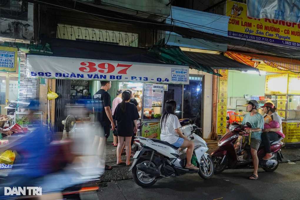 17 year old bread truck, selling 400 loaves/day: The owner still lives in a rented house - 1