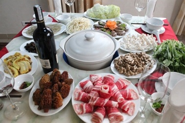 Lẩu nấm Gia Khánh: Mang món cung đình thủa xưa đến cộng đồng!