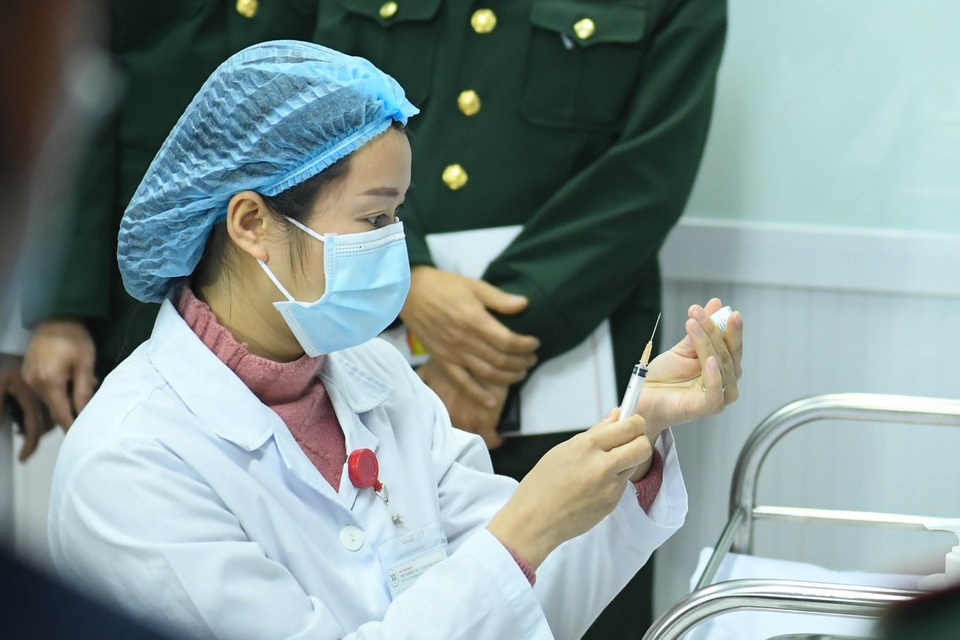 Sức khỏe của những người đầu tiên tiêm vắc xin Covid-19 Việt Nam ra sao? - 2 Sức khỏe của những người đầu tiên tiêm vắc xin Covid-19 Việt Nam ra sao? - 2
