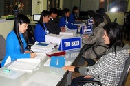 Được cử đi công tác nước ngoài đóng BHXH thế nào?