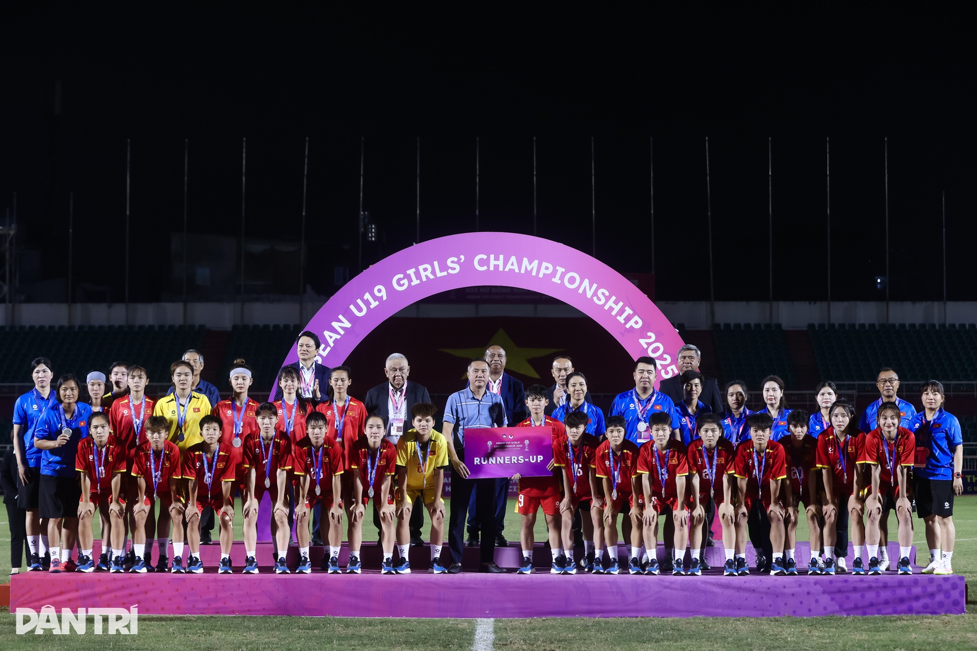 U19 nữ Việt Nam bật khóc sau khi đánh mất ngôi vô địch vào tay người Thái - 15 U19 nữ Việt Nam bật khóc sau khi đánh mất ngôi vô địch vào tay người Thái - 15