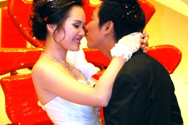 Đám cưới của "sao mai" Lê Anh Dũng tràn ngập âm nhạc