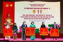 Trường THCS Giảng Võ vinh dự nhận cờ thi đua Chính phủ