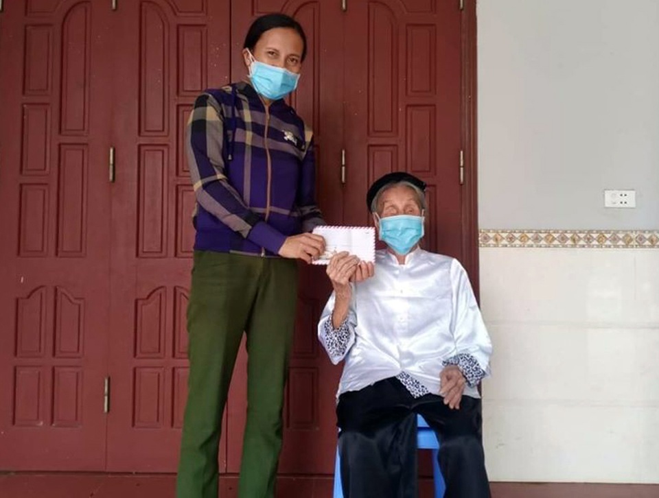 Chiến sĩ 73 tuổi mang chân giả xung phong đứng chốt kiểm dịch - 6