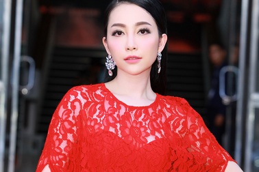 Linh Nga nổi bật với váy đỏ rực