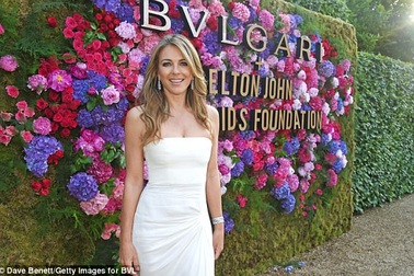 Elizabeth Hurley: 52 tuổi vẫn trẻ đẹp đáng ngưỡng mộ