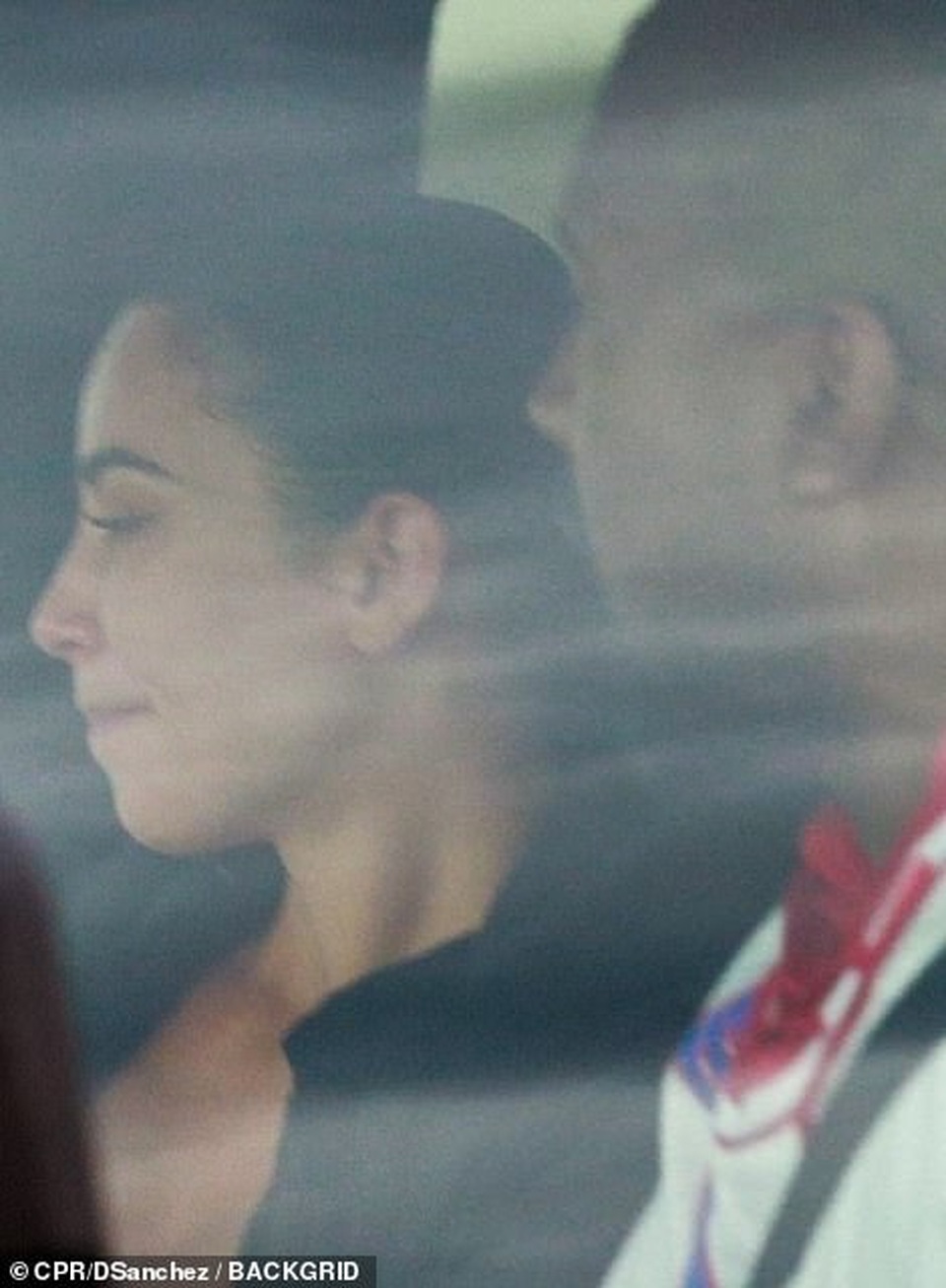 Kim Kardashian khóc khi trò chuyện với chồng trên ô tô - 3 Kim Kardashian khóc khi trò chuyện với chồng trên ô tô - 3
