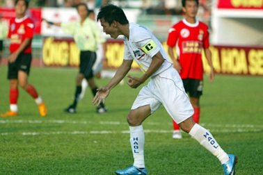 Bị dập sống mũi, Đoàn Việt Cường phải xa sân cỏ 2-3 tuần 