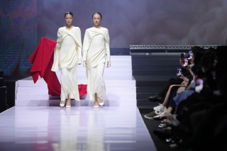 Top 4 Next Top Model đọ dáng trên sàn catwalk, Mai Hoa phục hồi sau cú ngã - 10