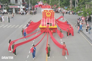 Hợp luyện duyệt đội ngũ và diễu hành mừng 70 năm Ngày Giải phóng Hải Phòng