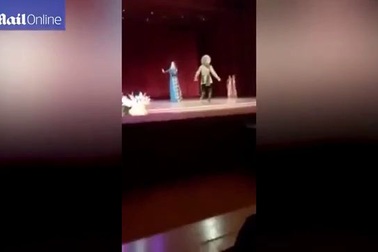 Vũ công Nga đột ngột qua đời trên sân khấu khi đang biểu diễn