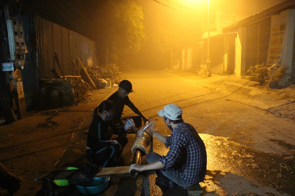 Đặc sản thịt bọc đòn tre, nướng trên than suốt 4 tiếng ở ngôi làng cổ - 7 Đặc sản thịt bọc đòn tre, nướng trên than suốt 4 tiếng ở ngôi làng cổ - 7