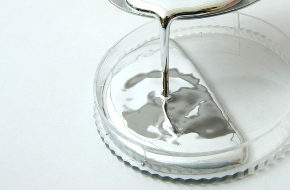 Cậu bé 15 tuổi tiêm thủy ngân vào tay, cho nhện cắn để thành... siêu nhân - 1 Cậu bé 15 tuổi tiêm thủy ngân vào tay, cho nhện cắn để thành... siêu nhân - 1