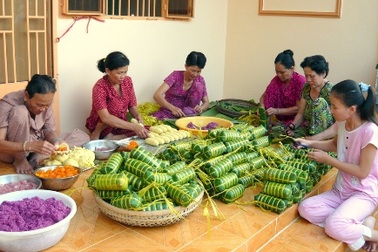 Cần Thơ: Bánh tét Lá Cẩm hối hả vào siêu thị Tết
