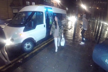 Chloe Ferry đi chơi cùng bạn bè