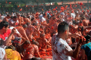 Thị trấn “nhuộm đỏ” trong "đại chiến cà chua"