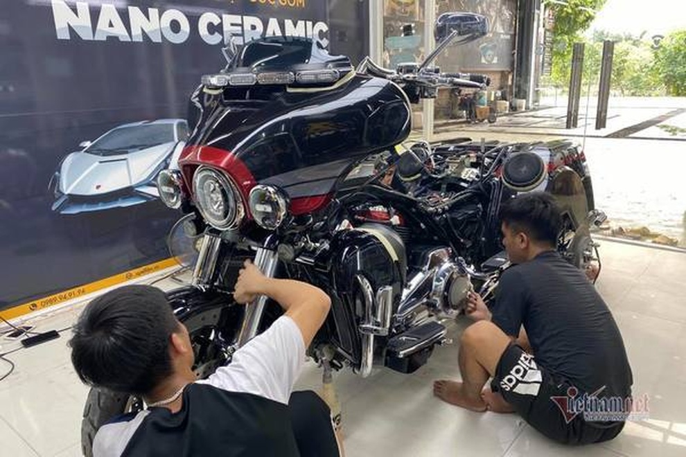 Bỏ tiền triệu rửa xe máy, thú chơi xa xỉ của dân chơi xe Hà Nội mùa dịch - 1 Bỏ tiền triệu rửa xe máy, thú chơi xa xỉ của dân chơi xe Hà Nội mùa dịch - 1