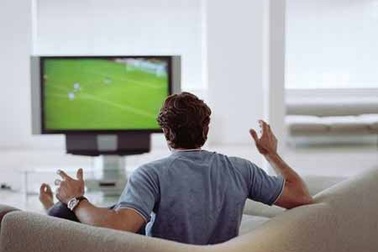 "Xắn tay áo" dạy chồng mùa Euro