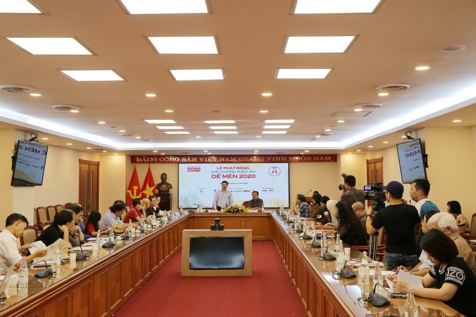 Giải thưởng về dế mèn tôn vinh những sáng tạo nghệ thuật của thiếu nhi - 1 Giải thưởng về dế mèn tôn vinh những sáng tạo nghệ thuật của thiếu nhi - 1