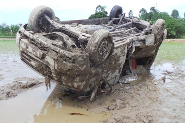 Hai bố con gặp nạn trên đường đi thi, bố tử vong, con nhập viện