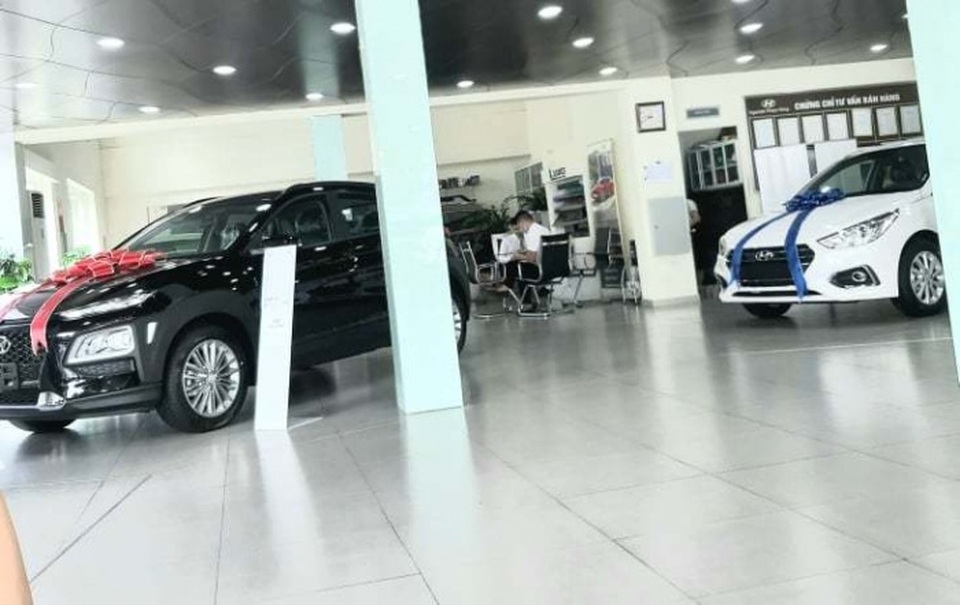 Dân né mua ô tô tháng Ngâu, đại lý đìu hiu vì vắng khách - 1 Dân né mua ô tô tháng Ngâu, đại lý đìu hiu vì vắng khách - 1
