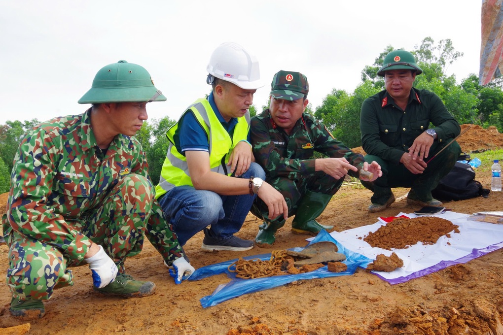 Hài cốt liệt sỹ kèm di vật khắc tên và ký hiệu có thể xác định đơn vị - 2 Hài cốt liệt sỹ kèm di vật khắc tên và ký hiệu có thể xác định đơn vị - 2