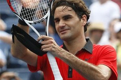 Federer dễ dàng vào tứ kết, Oudin tiếp tục gây bất ngờ