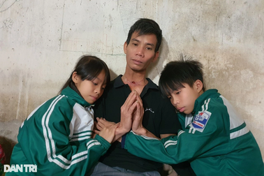 Người cha ung thư thanh quản và lời cầu xin nguệch ngoạc trên mẩu giấy