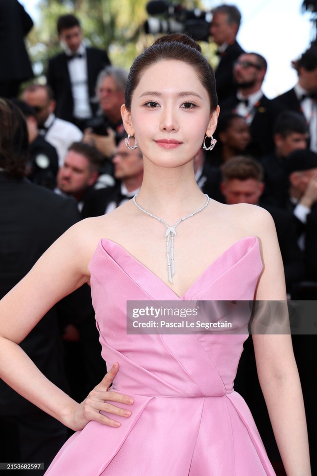 Hai mỹ nhân xứ Hàn đọ dáng trên thảm đỏ Cannes 2024 - 6 Hai mỹ nhân xứ Hàn đọ dáng trên thảm đỏ Cannes 2024 - 6