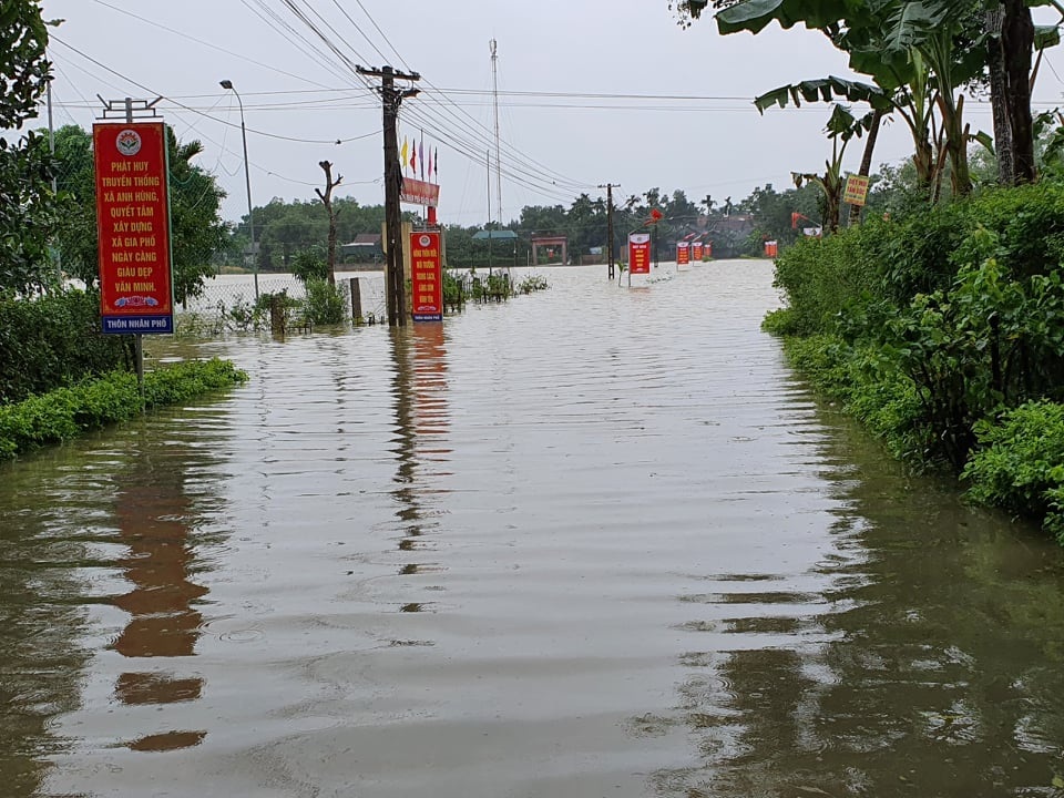 Lũ nhấn chìm làng mạc, hàng ngàn người hoảng loạn chạy lũ trong đêm - 10 Lũ nhấn chìm làng mạc, hàng ngàn người hoảng loạn chạy lũ trong đêm - 10